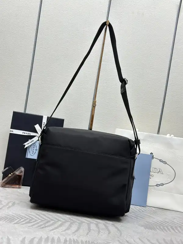 Yupoo bagsoffer Prada MEN BAG-29*23*15CM