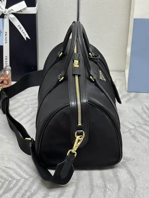 Yupoo bagsoffer Prada Re-Nylon and Saffiano leather top-handle bag