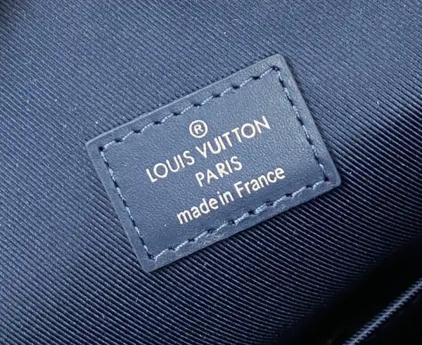 First bag ru LOUIS VUITTON Avenue Slingbag NM