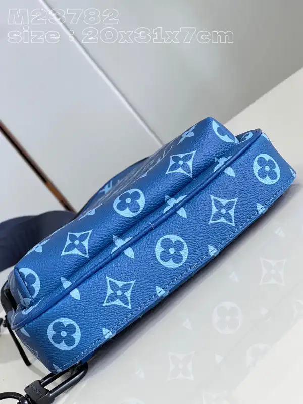 LOUIS VUITTON Avenue Slingbag NM