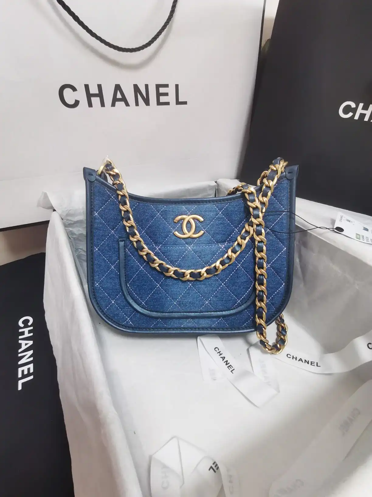 CHANEL HOBO HANDBAG-20*24*6cm