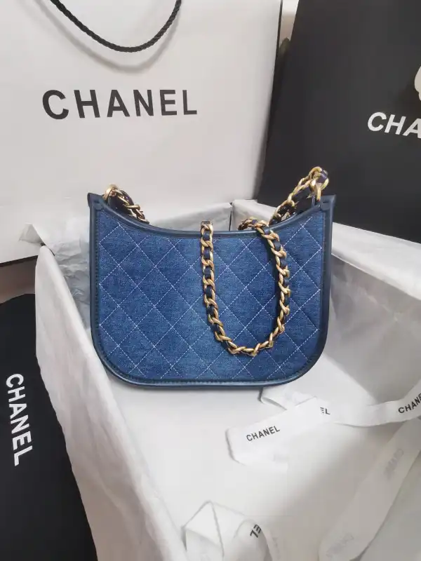 CHANEL HOBO HANDBAG-20*24*6cm