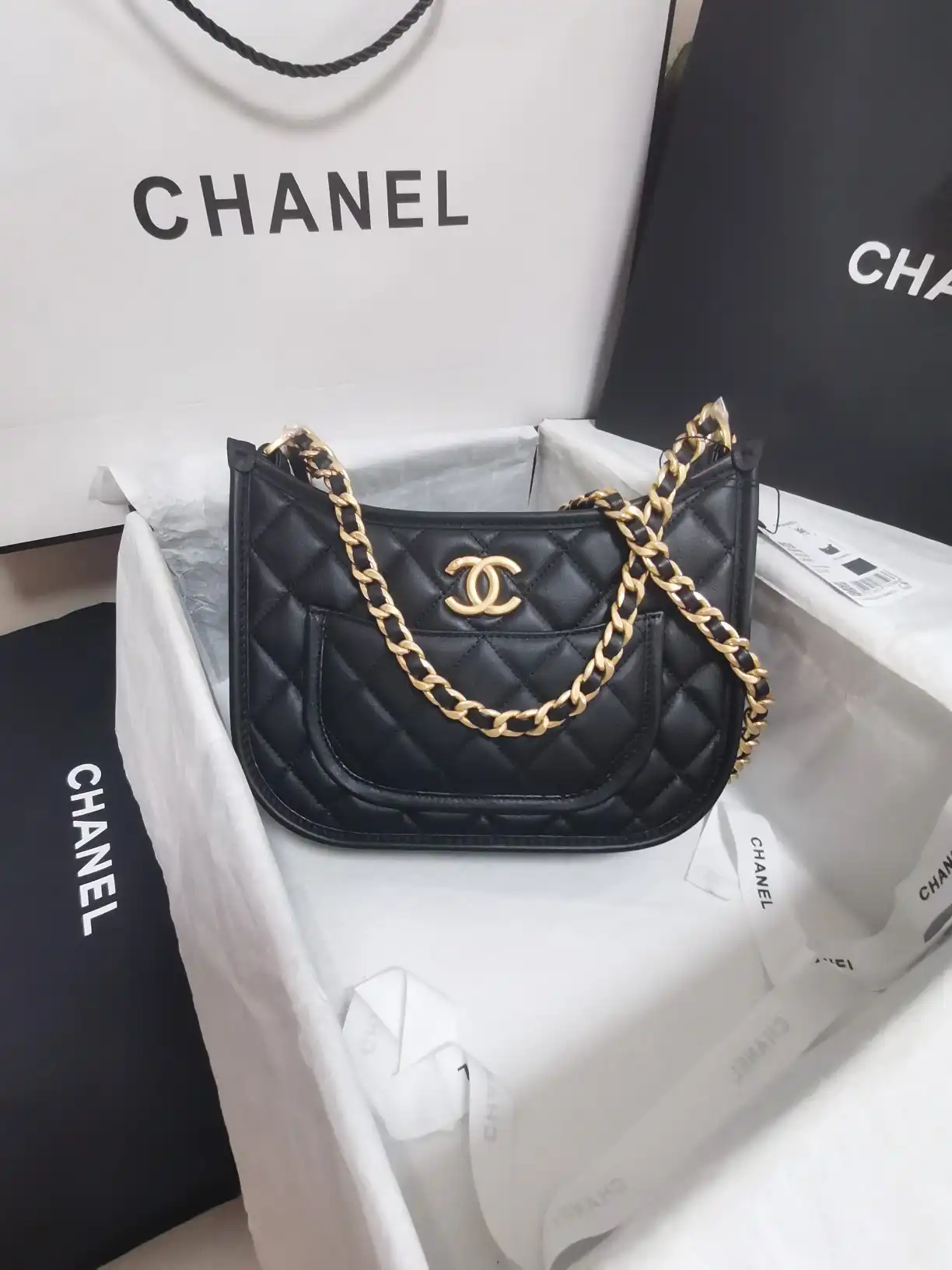 CHANEL HOBO HANDBAG-20*24*6cm