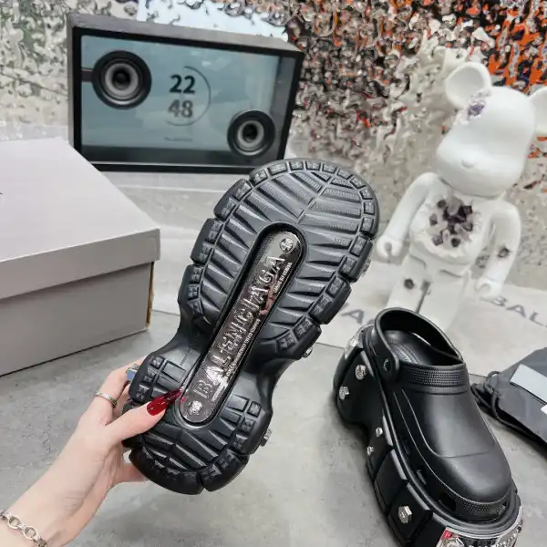 Bagsoffer Balenciaga✖️Crocs sandals