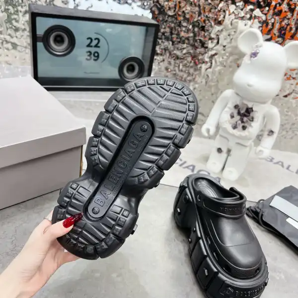 Bagsoffer Balenciaga✖️Crocs sandals