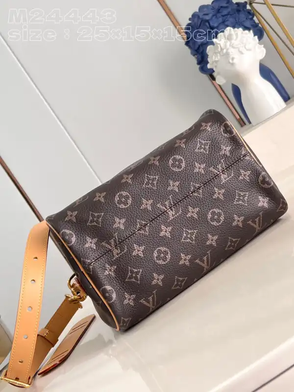 Eliminating the middleman and passing on savings to you. With massive production and tax-free benefits Louis Vuitton SPEEDY 25