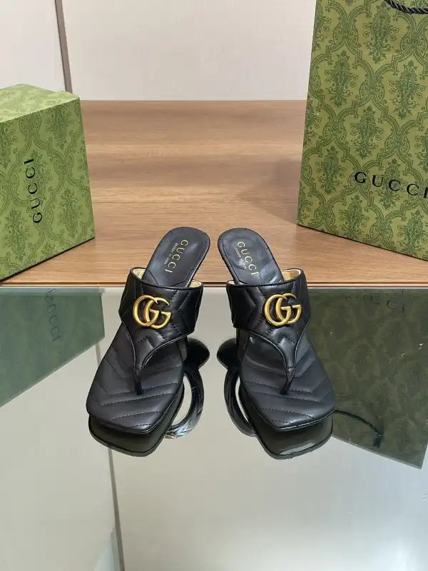 First bag ru GUCCI WOMEN'S DOUBLE G THONG SANDAL