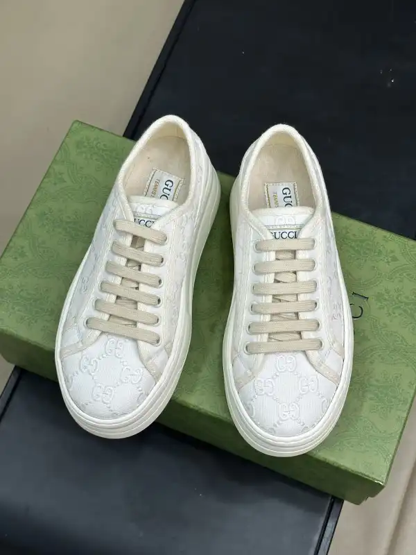 Firstbag Ru GUCCI women's GG SNEAKER