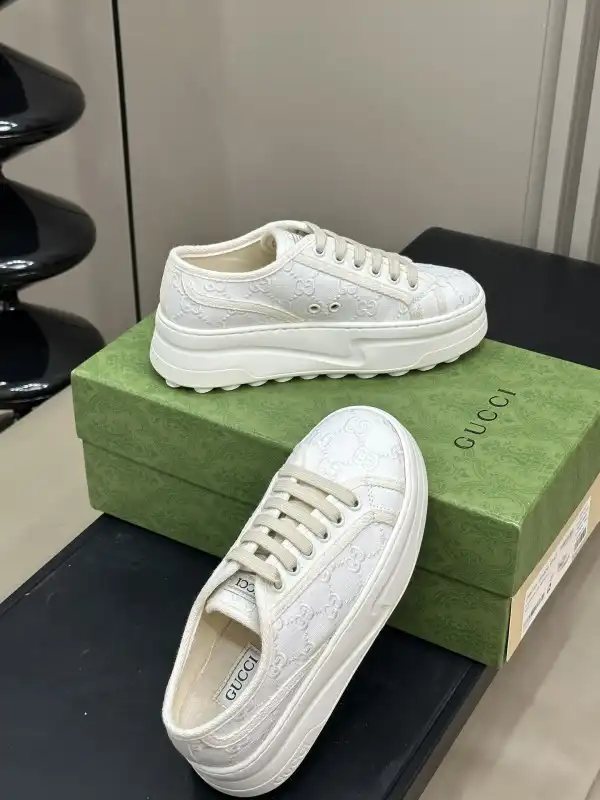 GUCCI women's GG SNEAKER