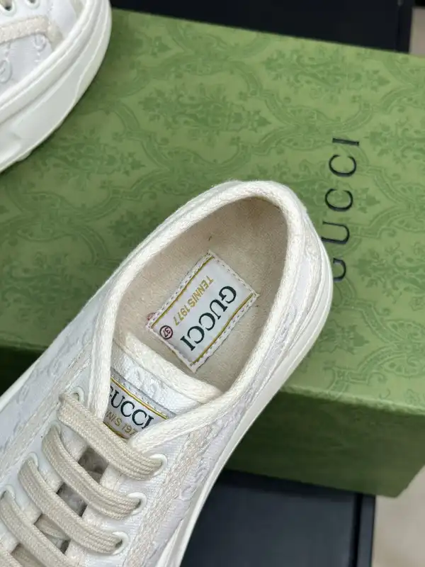 GUCCI women's GG SNEAKER