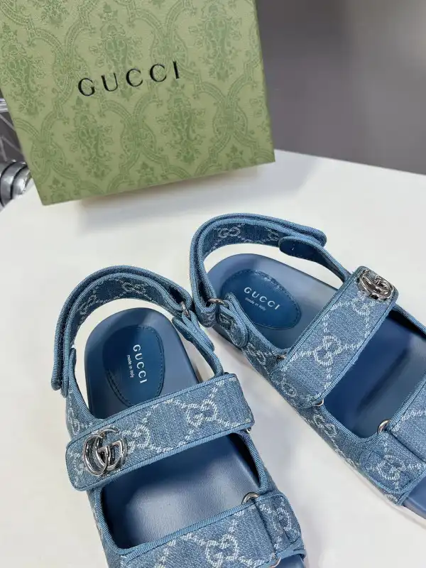 Firstbag Ru GUCCI WOMEN'S SANDAL with DOUBLE G