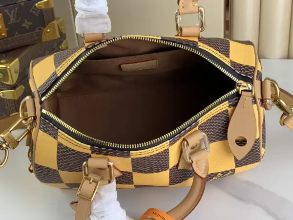 Eliminating the middleman and passing on savings to you. With massive production and tax-free benefits Louis Vuitton SPEEDY 25