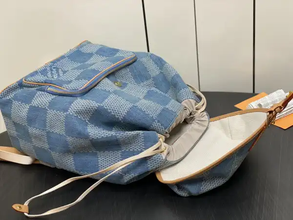 Frstbag ru LOUIS VUITTON Montsouris Backpack