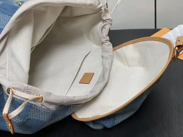 Frstbag ru LOUIS VUITTON Montsouris Backpack