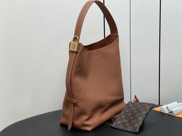 LOUIS VUITTON Low Key Hobo Jh-31*35*18CM