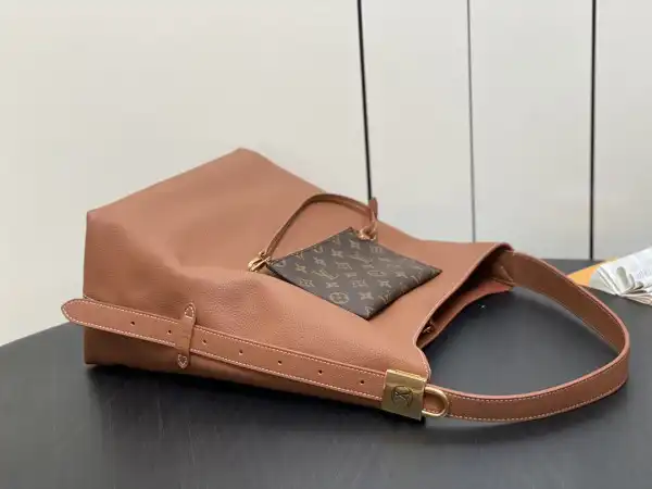 First bag ru LOUIS VUITTON Low Key Hobo Jh-31*35*18CM