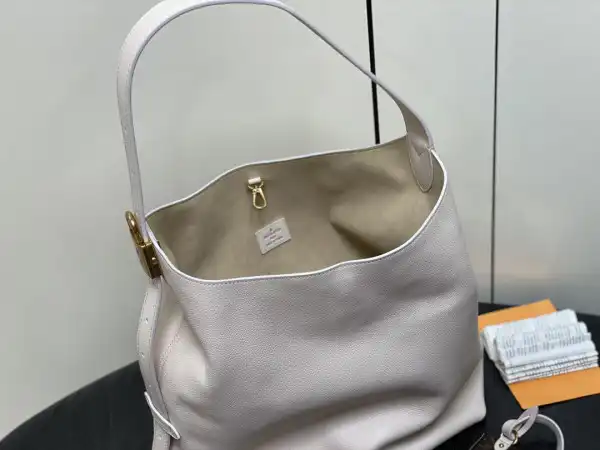 LOUIS VUITTON Low Key Hobo Jh-31*35*18CM