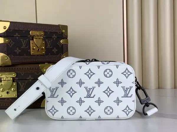 First bag ru LOUIS VUITTON Nano Alpha-11.0*18.5*6.5CM