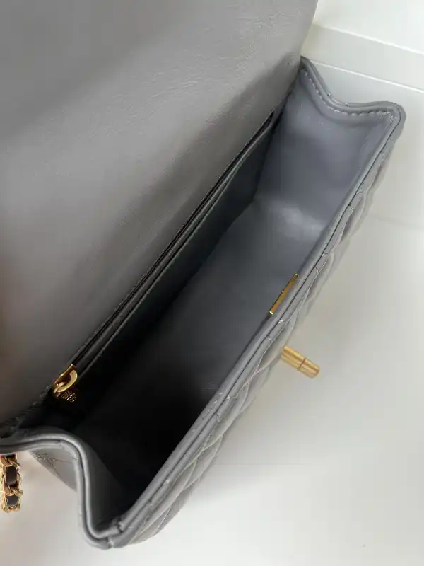 First Bag Ru CHANEL FLAP BAG WITH TOP HANDLE-20*12*6cm