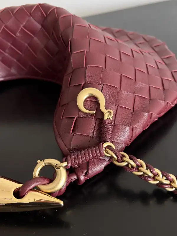 First bag ru Bottega Veneta Sardine With Chain-33*20*4CM