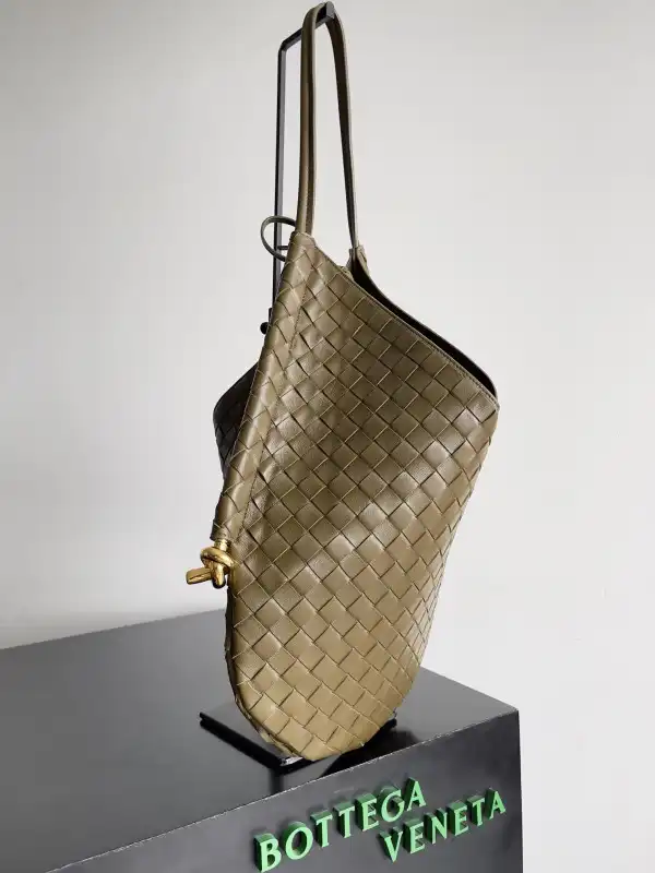 Bagsoffer Bottega Veneta  Medium Solstice Shoulder Bag