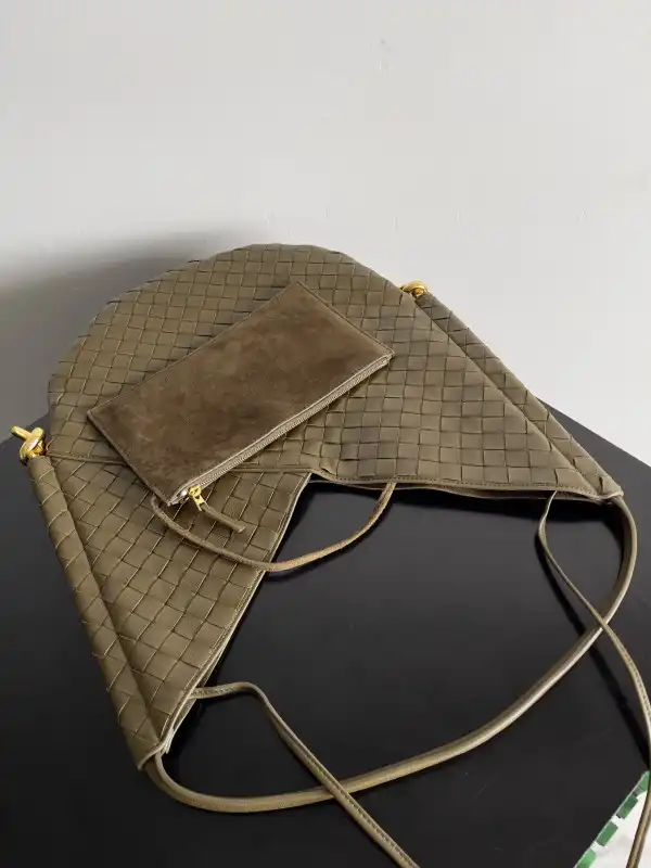 Bagsoffer Bottega Veneta  Medium Solstice Shoulder Bag