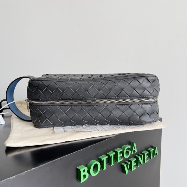 HOT SALE Bottega Veneta  Intrecciato Leather Wallet-On-Strap