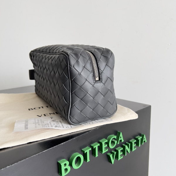 HOT SALE Bottega Veneta  Intrecciato Leather Wallet-On-Strap