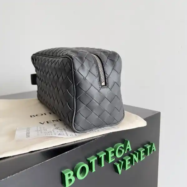 Bottega Veneta  Intrecciato Leather Wallet-On-Strap