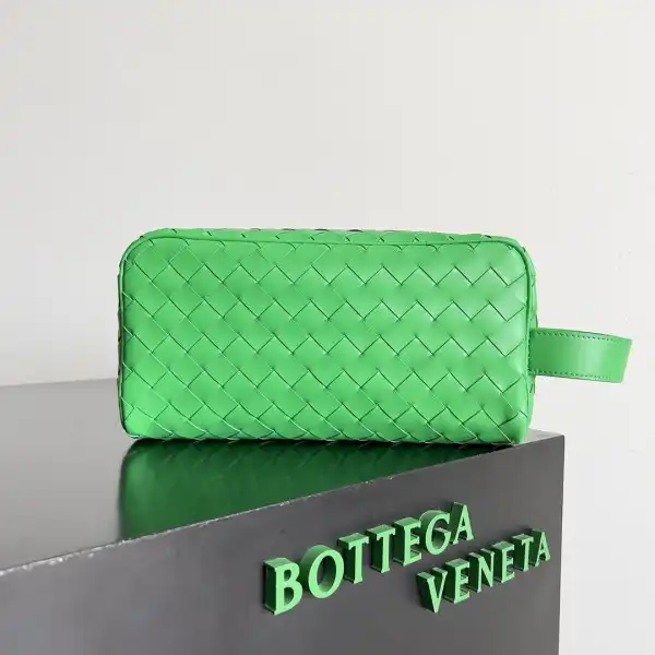 Bottega Veneta  Intrecciato Leather Wallet-On-Strap