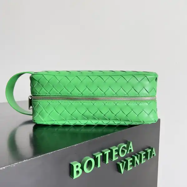 Bottega Veneta  Intrecciato Leather Wallet-On-Strap