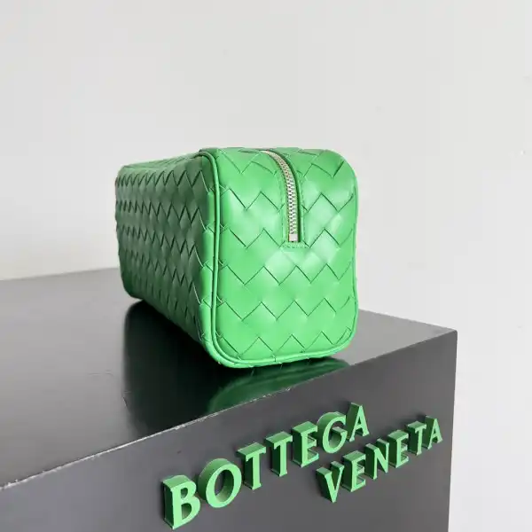 Bottega Veneta  Intrecciato Leather Wallet-On-Strap