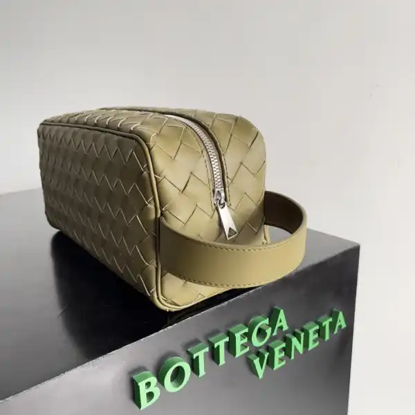 Bottega Veneta  Intrecciato Leather Wallet-On-Strap