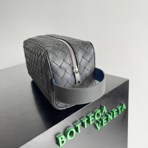 HOT SALE Bottega Veneta  Intrecciato Leather Wallet-On-Strap