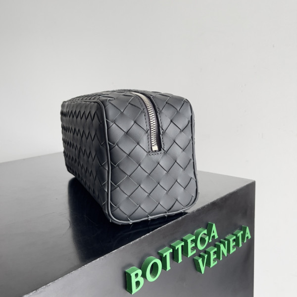 HOT SALE Bottega Veneta  Intrecciato Leather Wallet-On-Strap