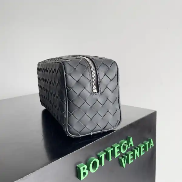 Bottega Veneta  Intrecciato Leather Wallet-On-Strap