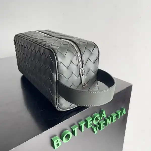 Bottega Veneta  Intrecciato Leather Wallet-On-Strap