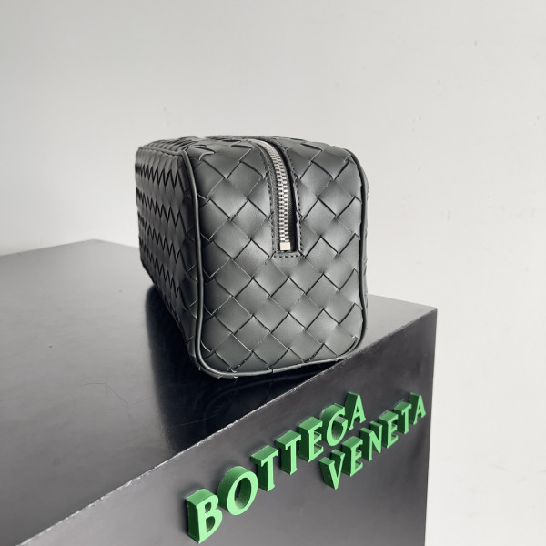 HOT SALE Bottega Veneta  Intrecciato Leather Wallet-On-Strap