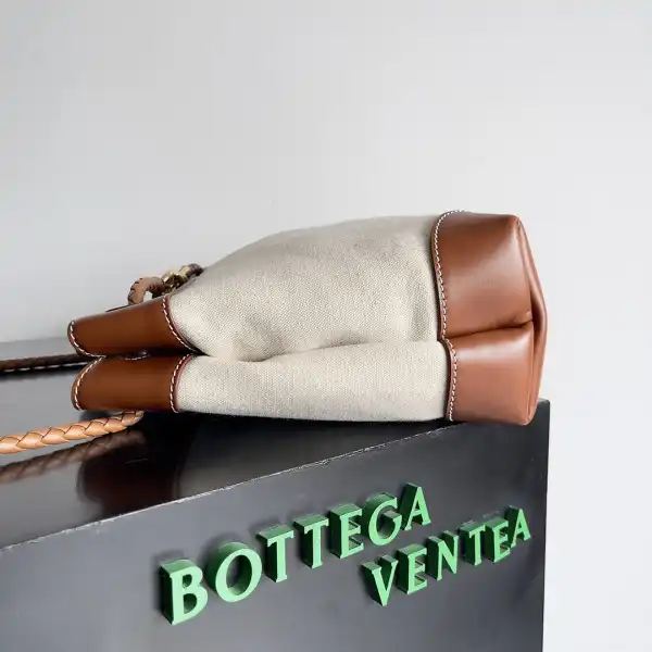 BOTTEGA VENETA MEDIUM ANDIAMO