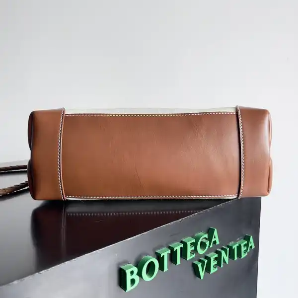 BOTTEGA VENETA MEDIUM ANDIAMO