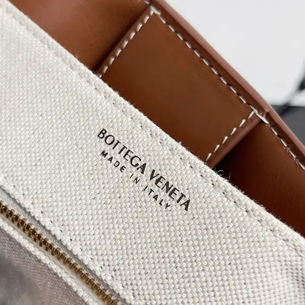 BOTTEGA VENETA MEDIUM ANDIAMO