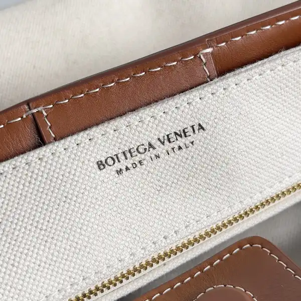 BOTTEGA VENETA small  Andiamo-25*22*10.5cm