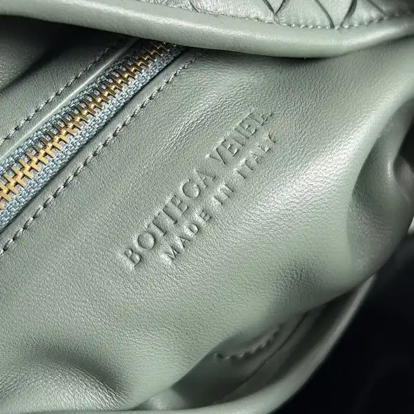 BOTTEGA VENETA medium Hop