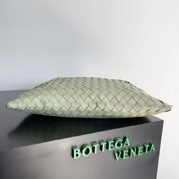 BOTTEGA VENETA medium Hop