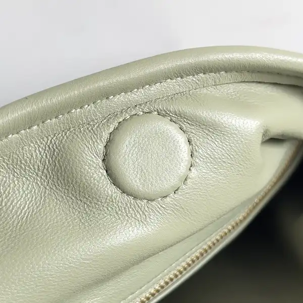 BOTTEGA VENETA medium Hop