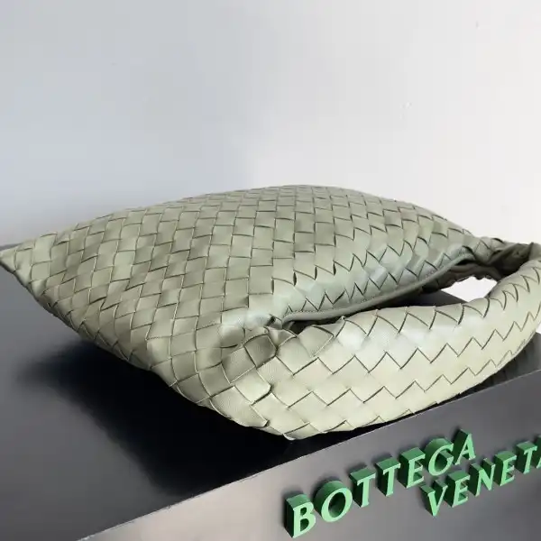 First bag ru BOTTEGA VENETA medium Hop