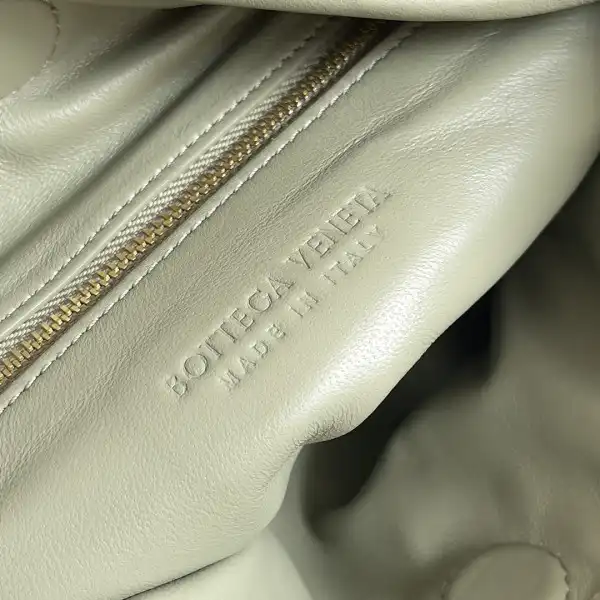 BOTTEGA VENETA medium Hop