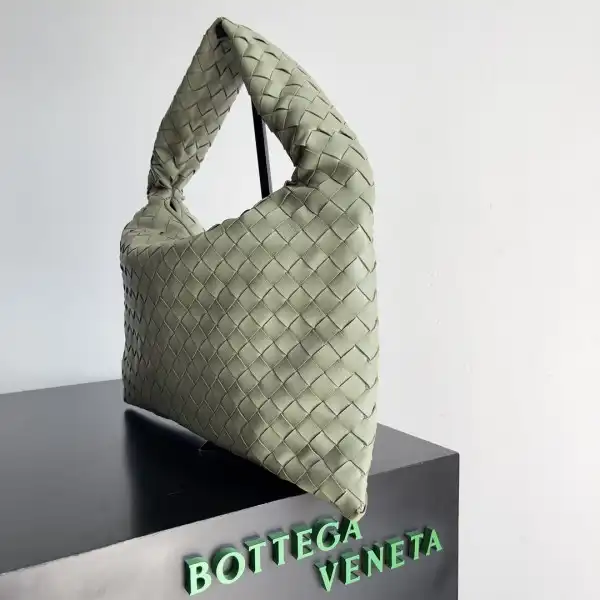 First bag ru BOTTEGA VENETA medium Hop