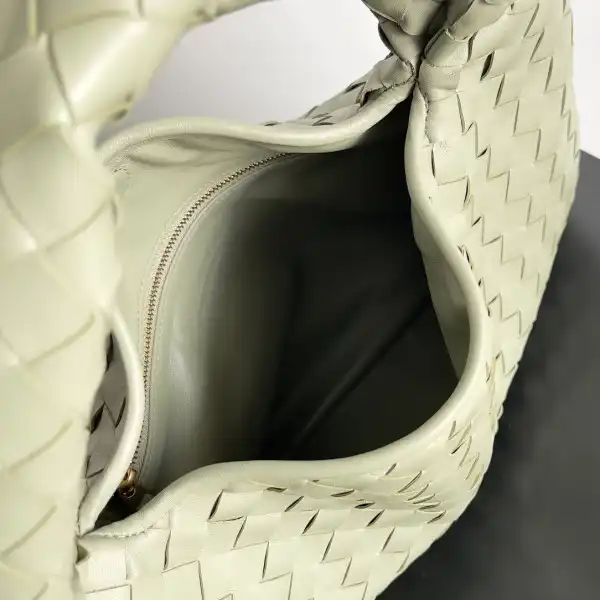 First bag ru BOTTEGA VENETA medium Hop