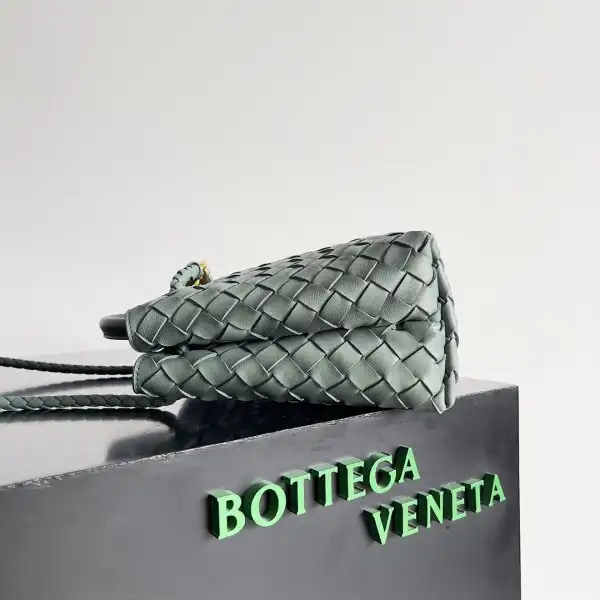 First Bag Ru BOTTEGA VENETA SMALL ANDIAMO-25*22*10.5cm